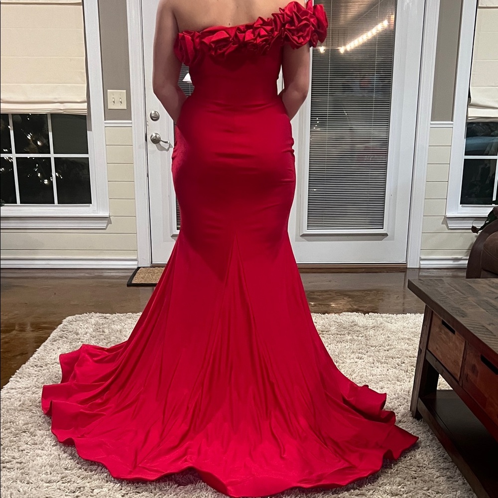 Ava Presley Elegant Red Off-Shoulder Dress - Picture 12 of 17